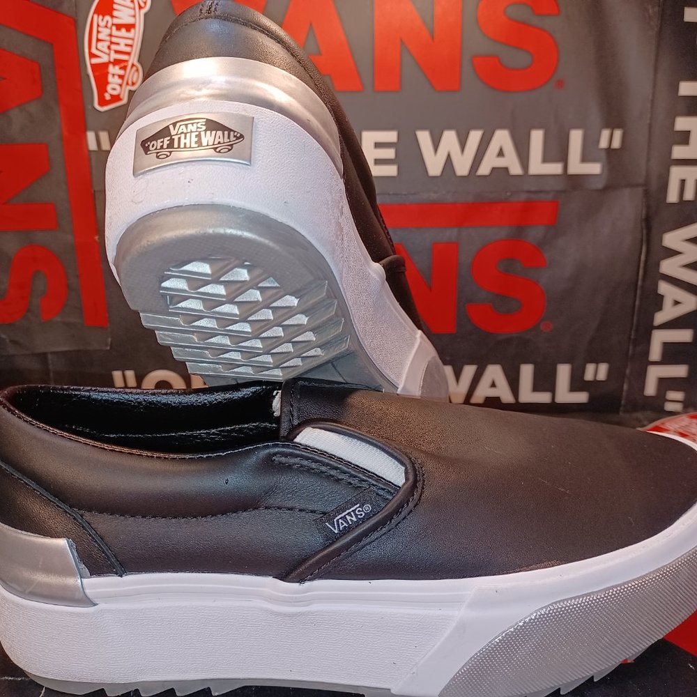 Vans Men's 3.5/Women's 5 Classic Slip-On Stacked Shiny Black/True White Platform